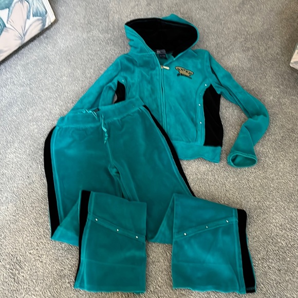Skechers Other - Kids Skechers Velour Track Suit, emerald green, Size L(12/14)